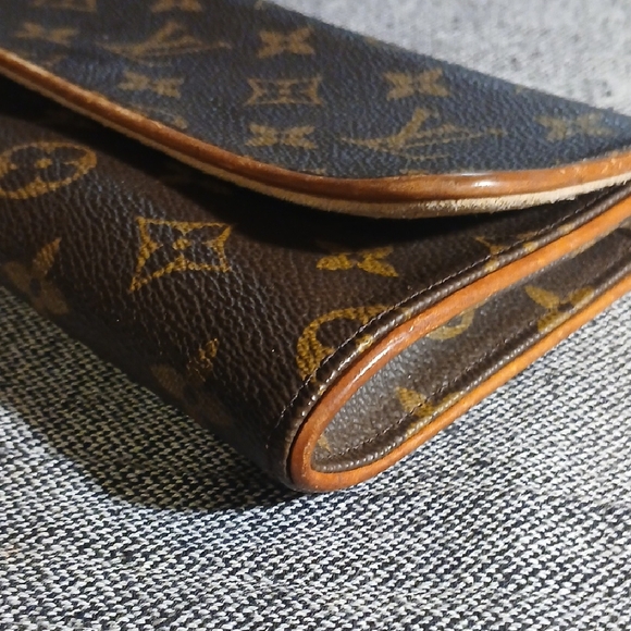 Louis Vuitton Monogram Wallet - Picture 7 of 16